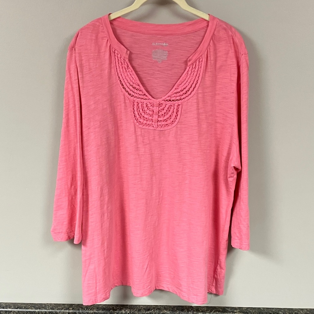 3/$15❤️ St. John’s bay pink/coral detailed shirt 1x